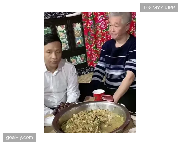 李娜晒个超接地气早餐，评论区直接去扒她家车库