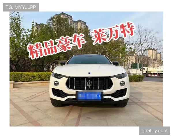 莱万新买的豪车停门口，邻居都看傻了，这消费真不是一般人能想象的！