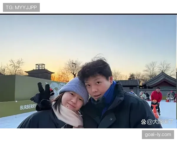陈艺文训练完直接拎爱马仕去吃路边摊? 陈艺文训练完直接拎爱马仕去吃路边摊?